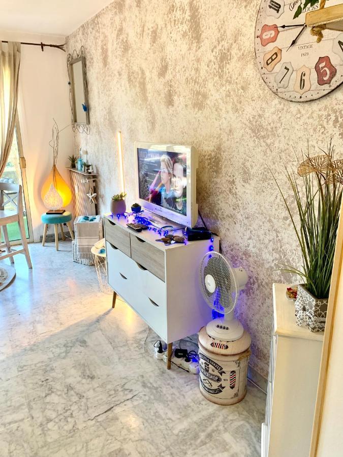 Luxurious In 450m From Sea With Terrace And Air Conditioning And Private Parking Apartamento